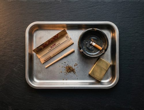 מגש גלגול ומאפרות – אביזרים קטנים ששווה להחזיק במלאי